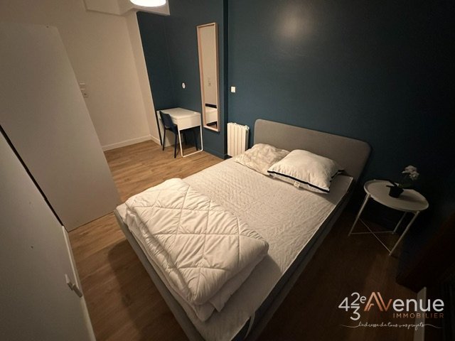 APPARTEMENT T6 A LOUER - ST ETIENNE FAC TREFILERIE - 94.29 m2 - 990 &euro; charges comprises par mois