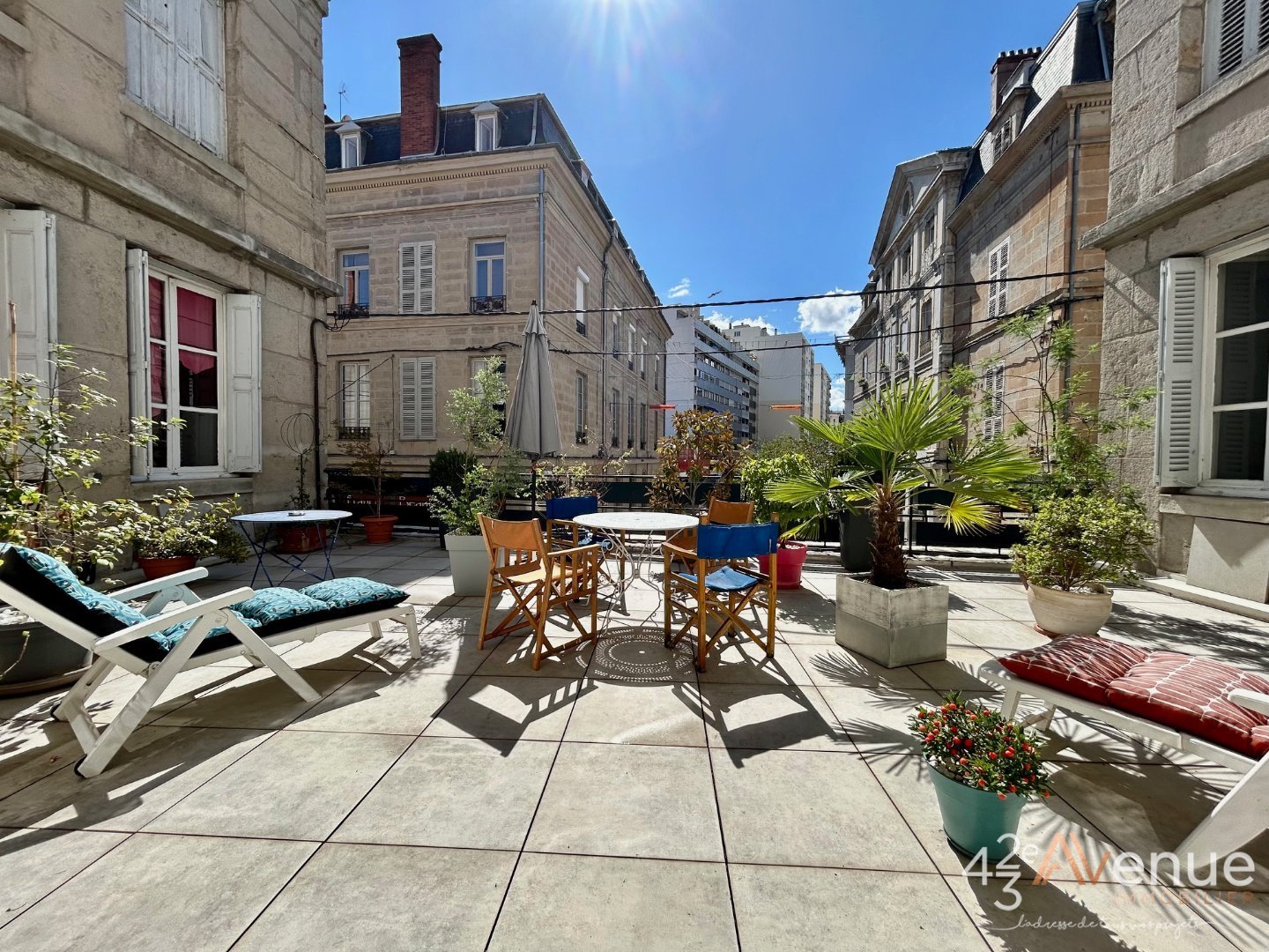 APPARTEMENT T6 A VENDRE - ST CHAMOND Centre-ville - 176.09 m2 - 259000€