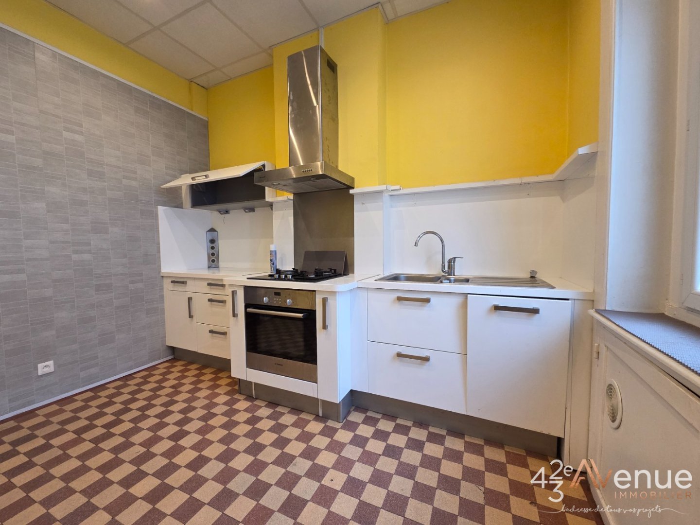 APPARTEMENT T6 A VENDRE - ST ETIENNE BADOUILLERE - 96.74 m2 - 99�000�&euro;