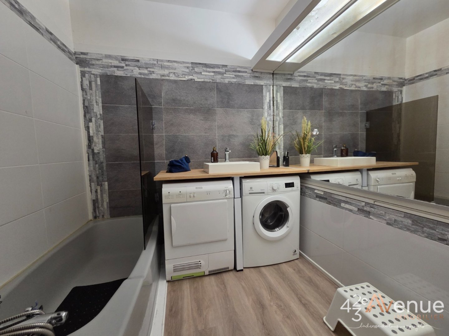 APPARTEMENT T6 A VENDRE - ST ETIENNE BERGSON - 146.22 m2 - 249�000�&euro;