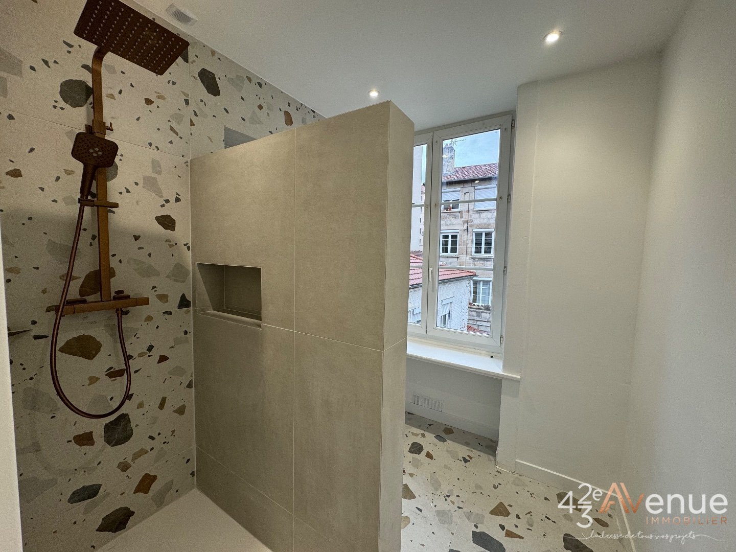 APPARTEMENT T6 A VENDRE - ST ETIENNE CENTRE VILLE - 155 m2 - 210000€