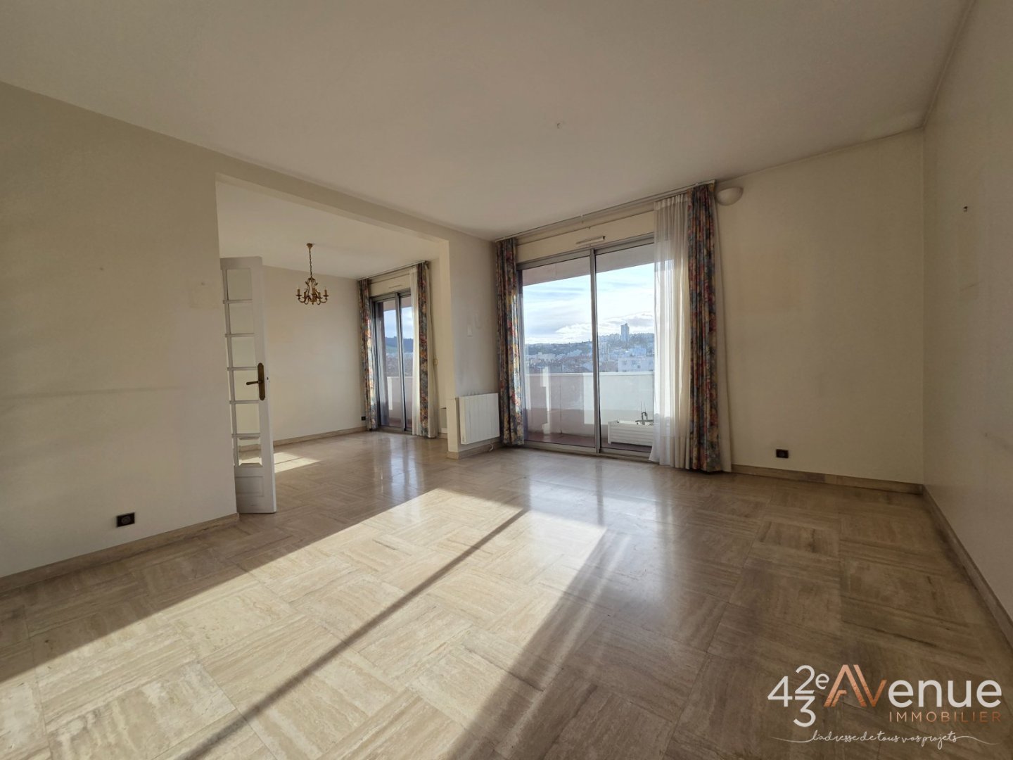 APPARTEMENT T6 A VENDRE - ST ETIENNE FAURIEL - 125.44 m2 - 145�000�&euro;