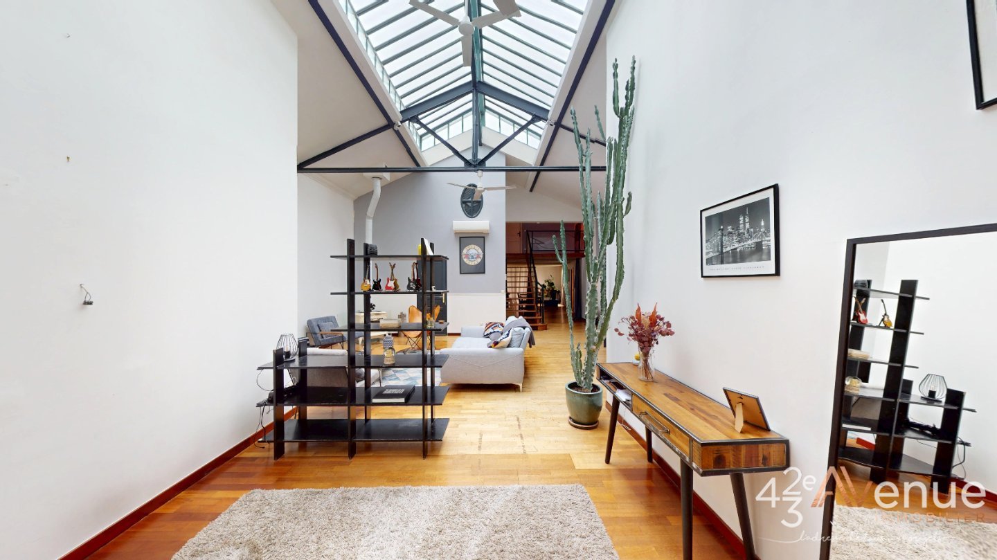 APPARTEMENT T9 A VENDRE - ST ETIENNE CENTRE VILLE - 210 m2 - 277�000�&euro;