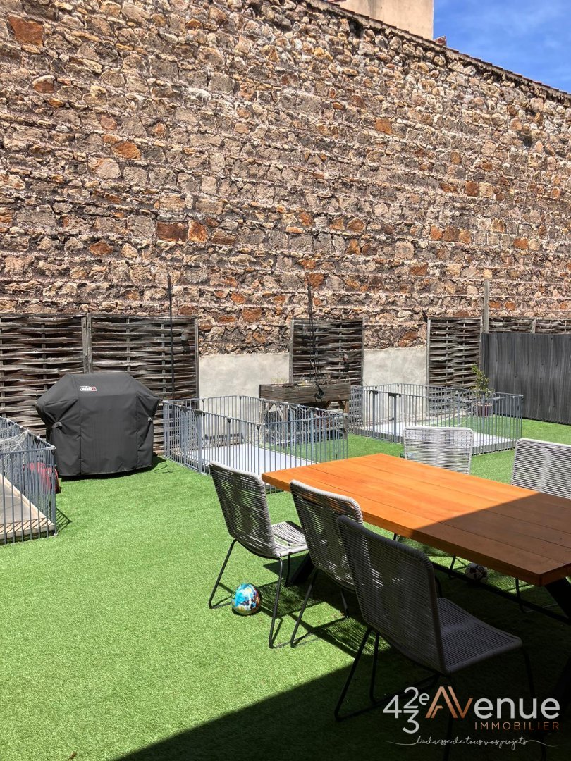 APPARTEMENT T9 A VENDRE - ST ETIENNE CENTRE VILLE - 210 m2 - 277 000 &euro;